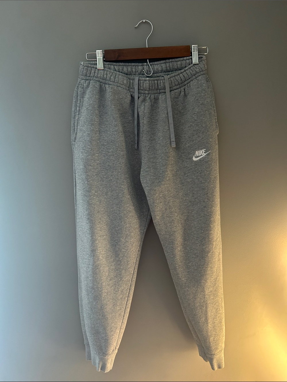 Nike Men’s Medium Gray Athletic Joggers with White Logo